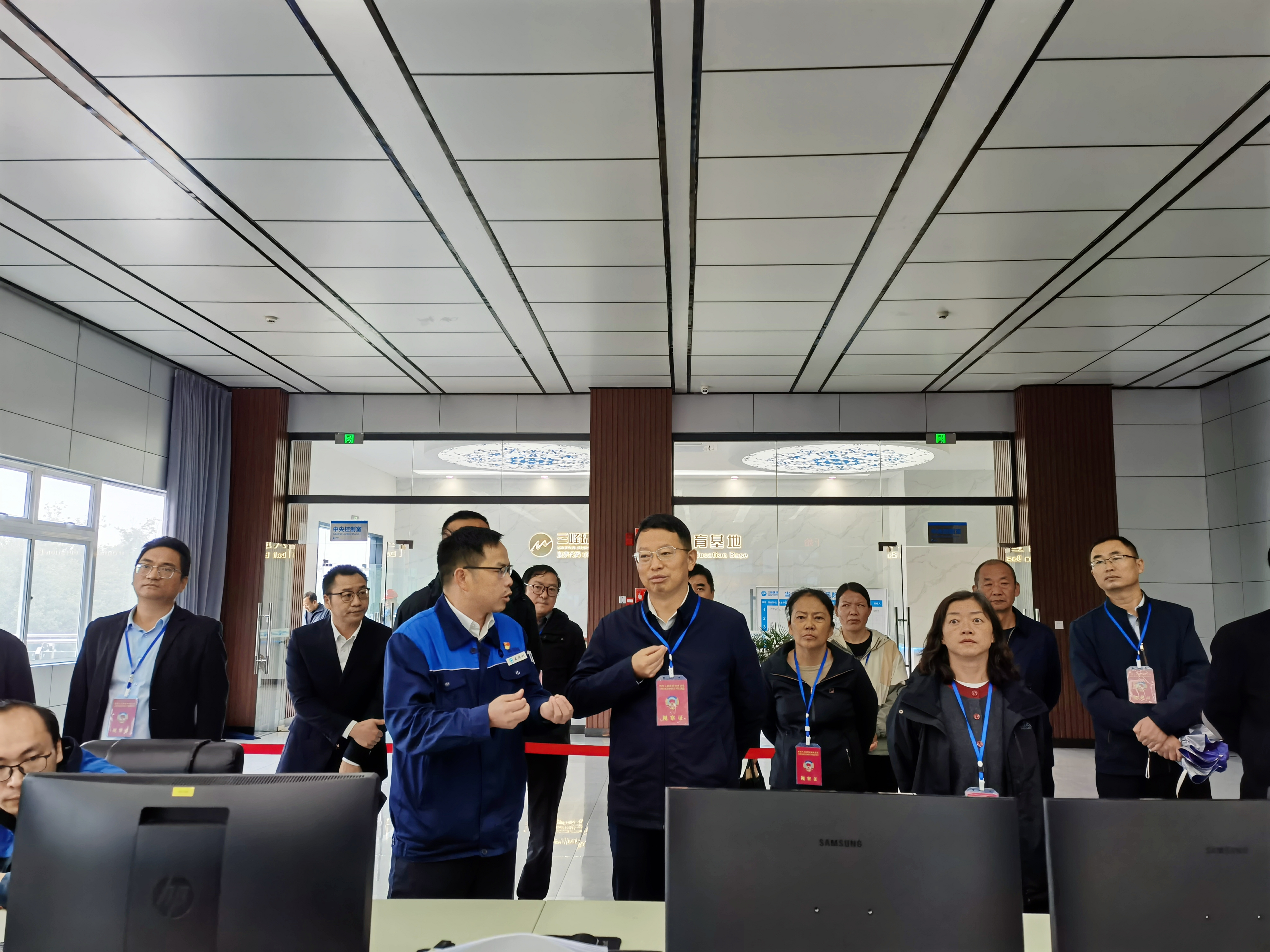 20250527大理州政協(xié)黨組書(shū)記、主席程鵬率隊(duì)到大理三峰公司視察1.jpg 20250527大理州政協(xié)黨組書(shū)記、主席程鵬率隊(duì)到大理三峰公司視察1.jpg